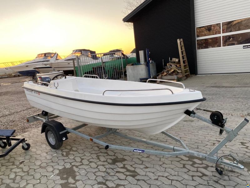 Fjordjollen 390 Fisk with desktop