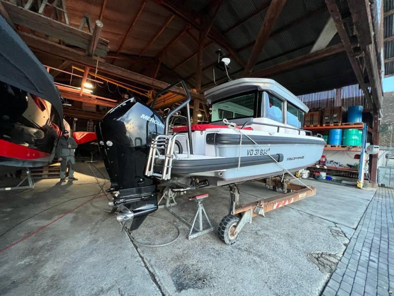 Axopar 28 Cabin