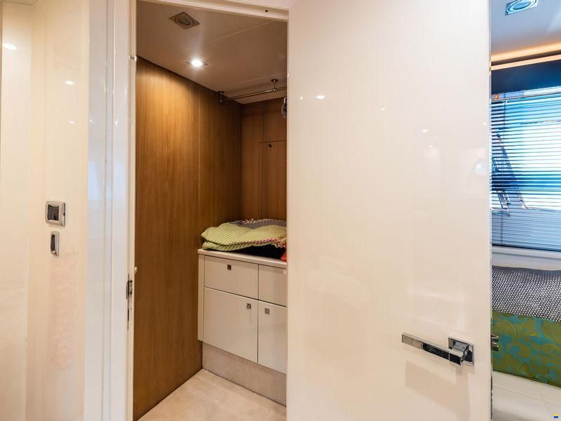 Sunseeker Predator 74