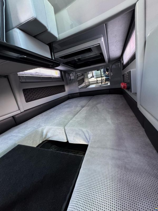 Brabus Shadow 500 Cabin