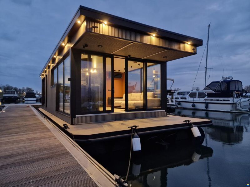 LakeLife Family Deluxe Large Houseboat