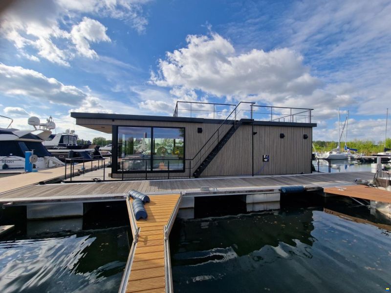 LakeLife Family Deluxe Large Houseboat