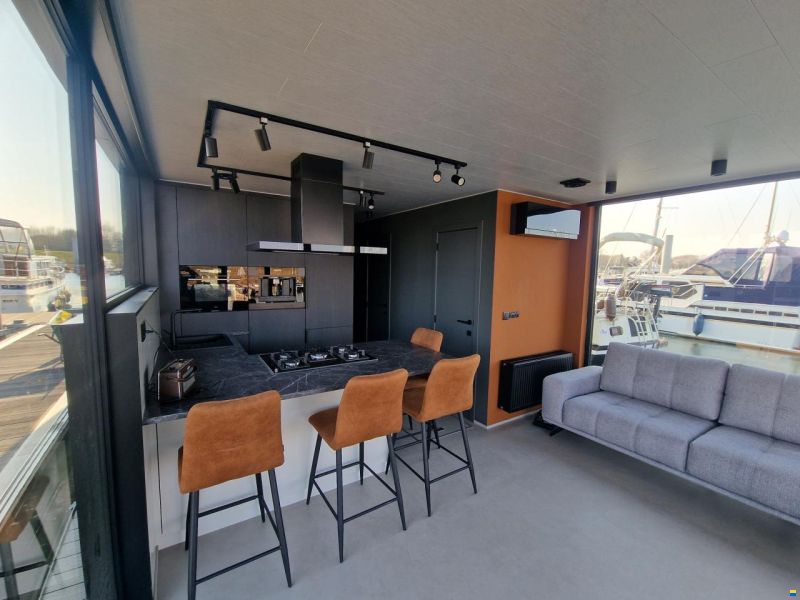 LakeLife Family Deluxe Large Houseboat