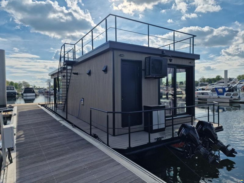 LakeLife Family Deluxe Large Houseboat