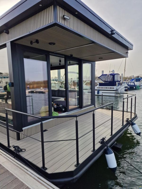 LakeLife Family Deluxe Large Houseboat