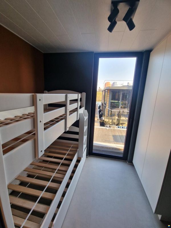 LakeLife Family Deluxe Large Houseboat