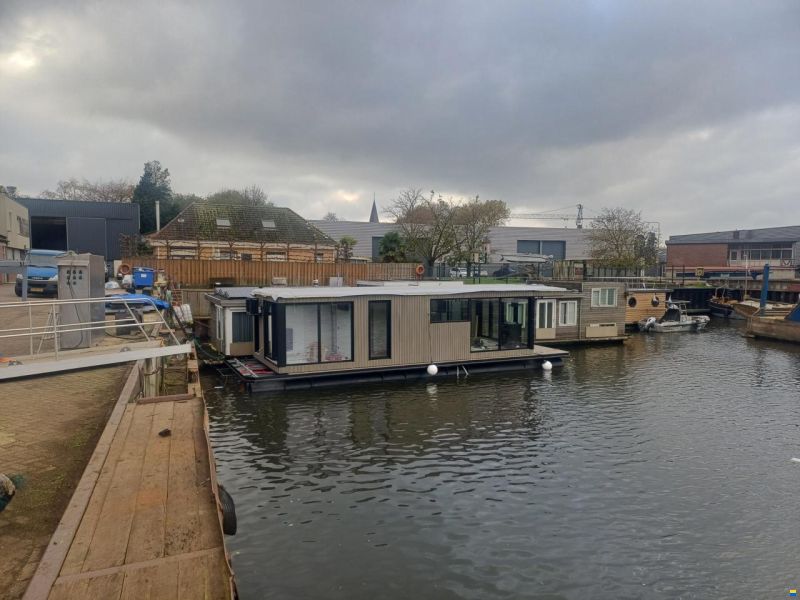 LakeLife Family Deluxe Large Houseboat