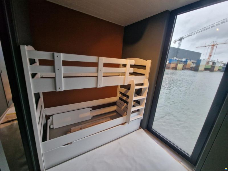 LakeLife Family Deluxe Large Houseboat