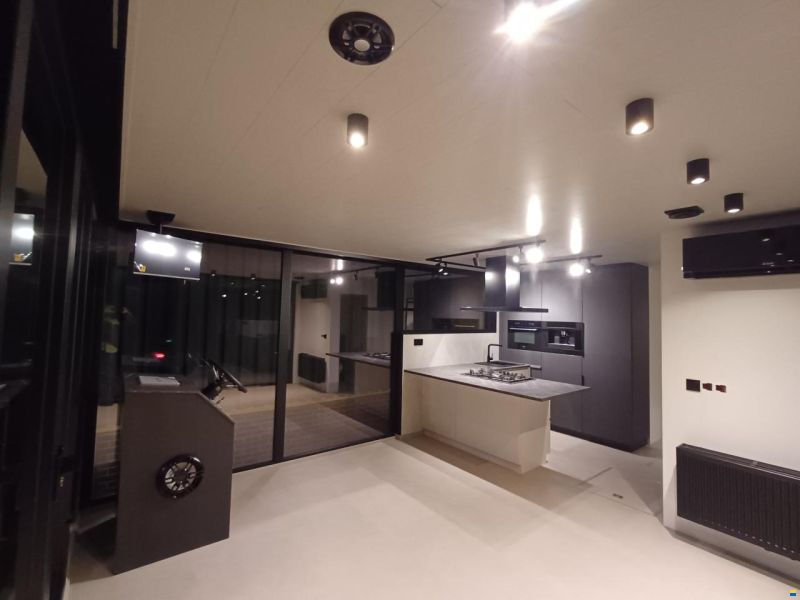 LakeLife Family Deluxe Large Houseboat