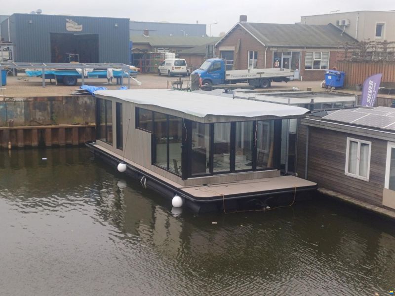 LakeLife Family Deluxe Large Houseboat