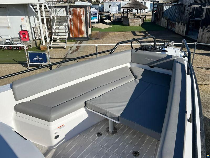 Axopar 28 T-Top