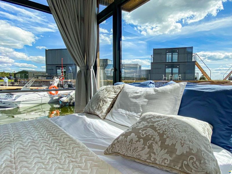 Twin Butterfly Houseboat
