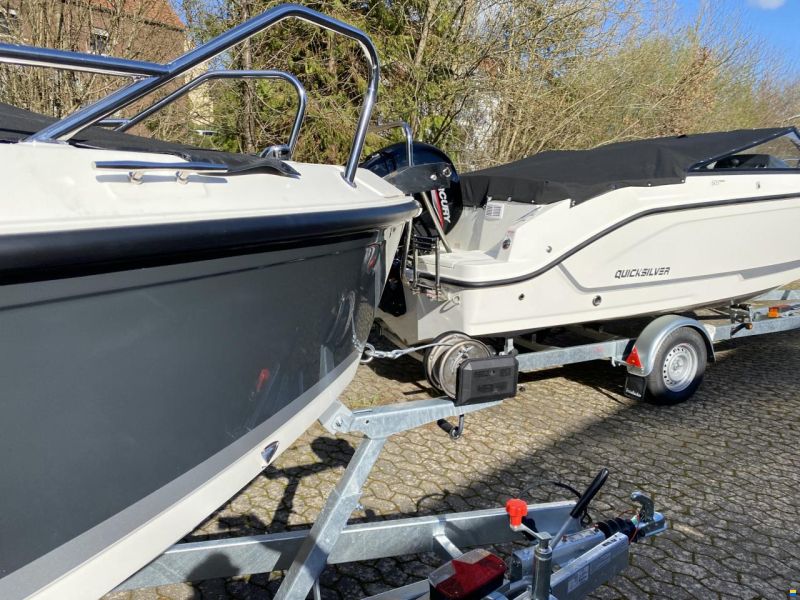 Quicksilver Activ 555 Bowrider