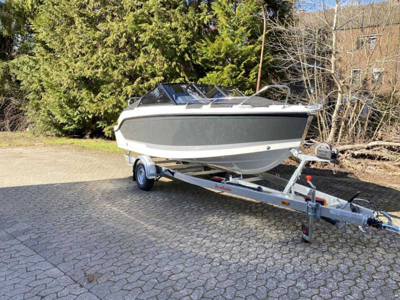 Quicksilver Activ 555 Bowrider