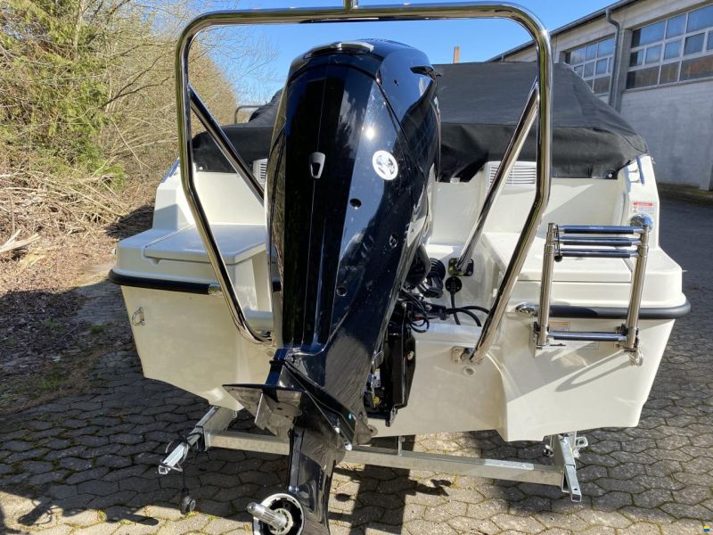 Quicksilver Activ 555 Bowrider