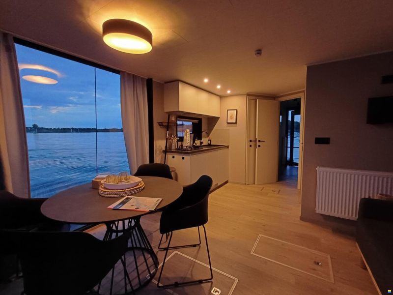 LakeLife family/rental Houseboat