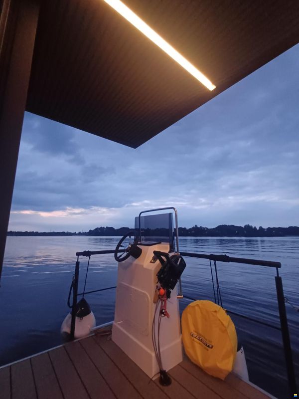 LakeLife family/rental Houseboat