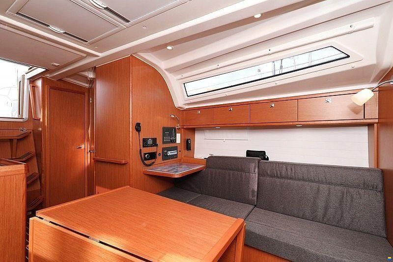 Bavaria Cruiser 37