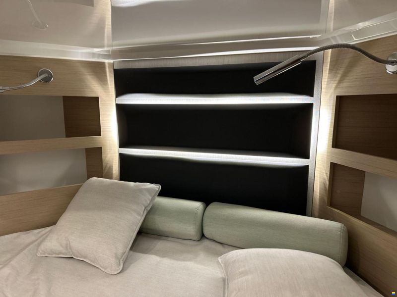 Delphia 12 FlyLounge