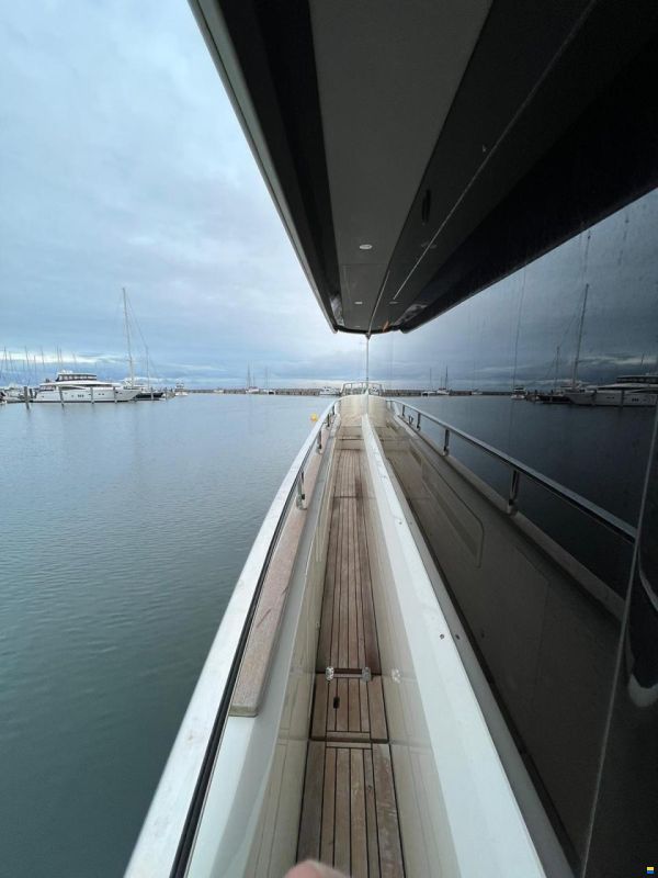 Absolute Navetta 52