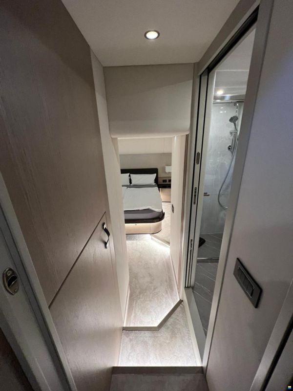 Absolute Navetta 52