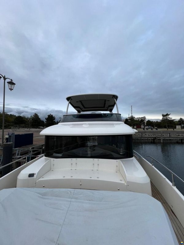 Absolute Navetta 52