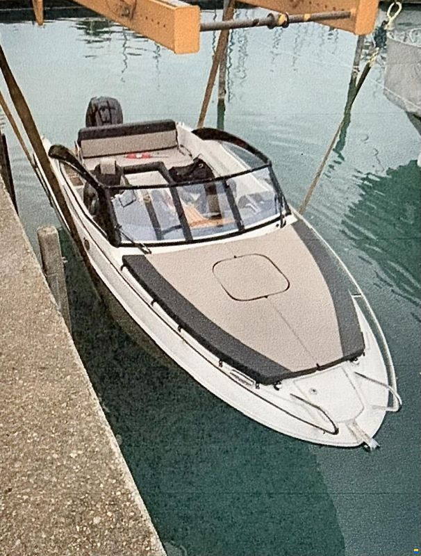 Parker 630 Day Cruiser mit Mercury 100PS