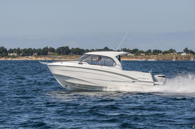 Beneteau Antares 8 OB v2