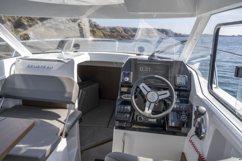 Beneteau Antares 8 OB v2