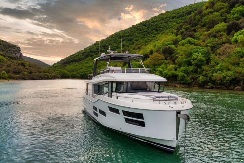 Beneteau Grand Trawler 62