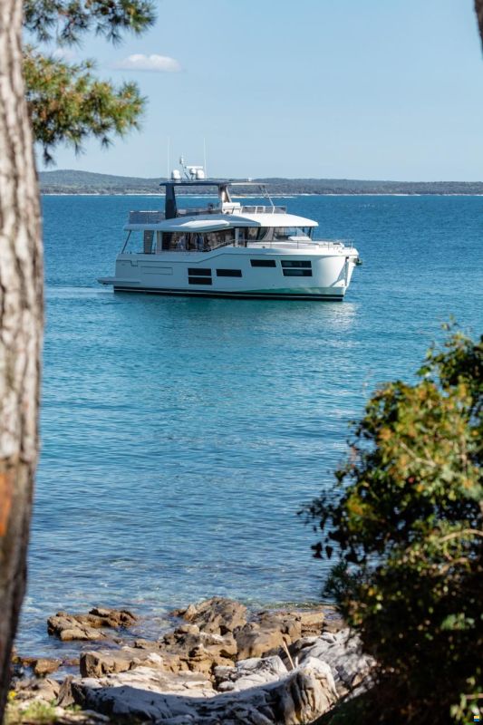 Beneteau Grand Trawler 62