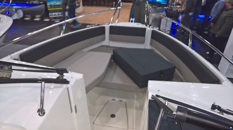 Parker 690 Bow Rider