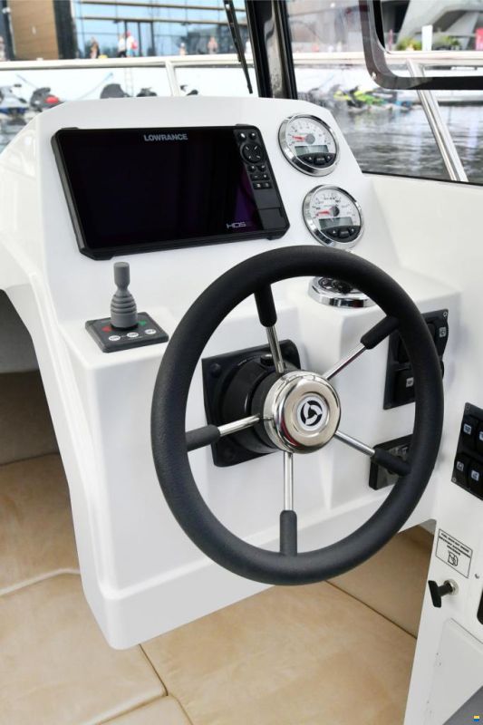 Parker 700 Pilothouse