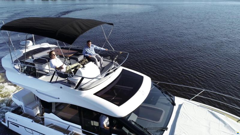 Parker 110 Monaco Flybridge