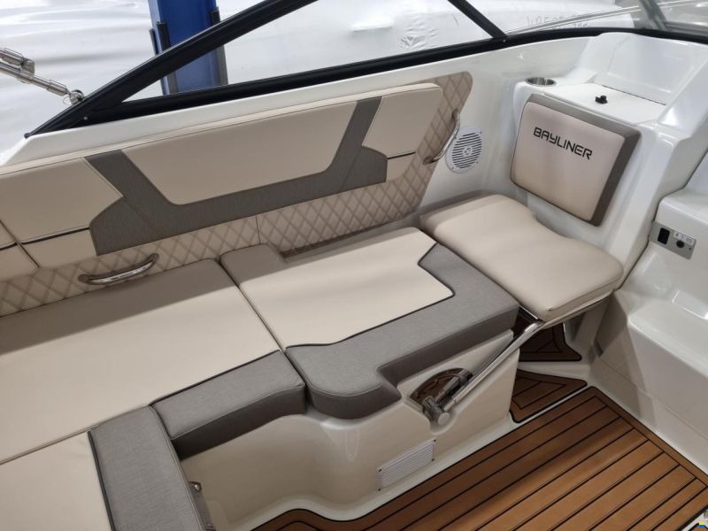 Bayliner VR5 Cuddy Europe