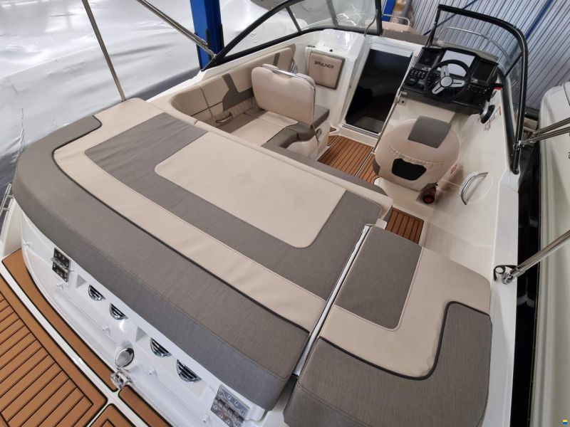 Bayliner VR5 Cuddy Europe