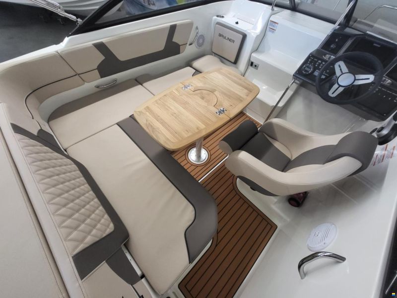 Bayliner VR5 Cuddy Europe