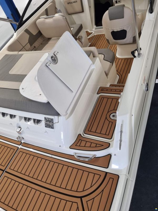 Bayliner VR5 Cuddy Europe