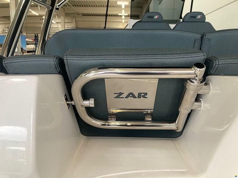 ZAR Formenti ZAR 79SL mit Mercury F300
