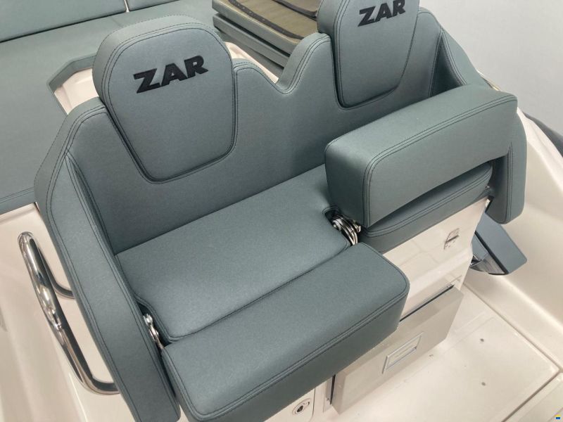 ZAR Formenti ZAR 79SL mit Mercury F300