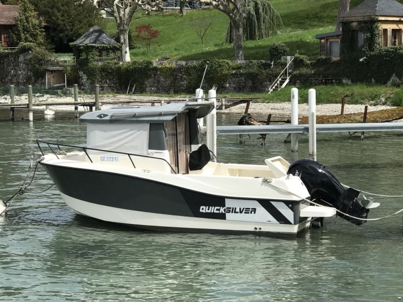 Quicksilver Pilothouse 605