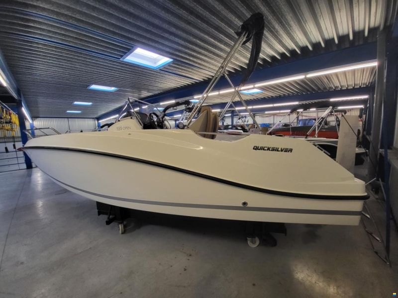 Quicksilver Activ 555 open