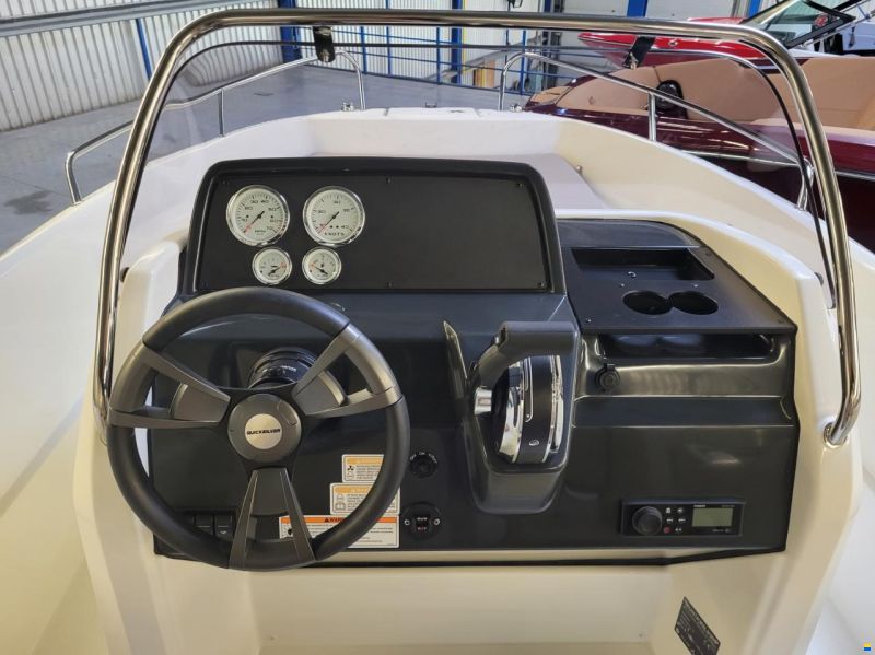 Quicksilver Activ 555 open