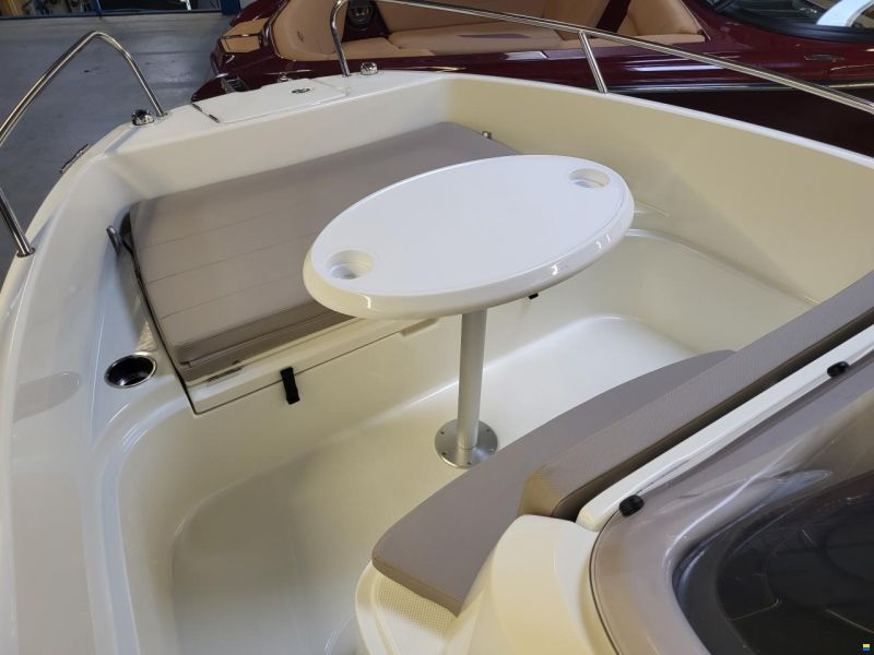Quicksilver Activ 555 open