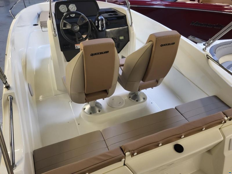 Quicksilver Activ 555 open