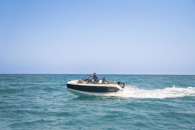 Quicksilver Activ 555 Bowrider