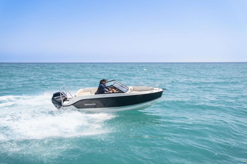 Quicksilver Activ 555 Bowrider