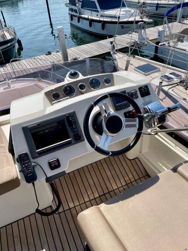 Prestige 400 Fly