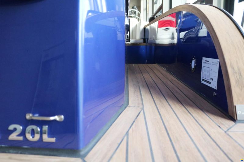 Futuro ZX22 mit Bodenseezulassung 200 PS Merc