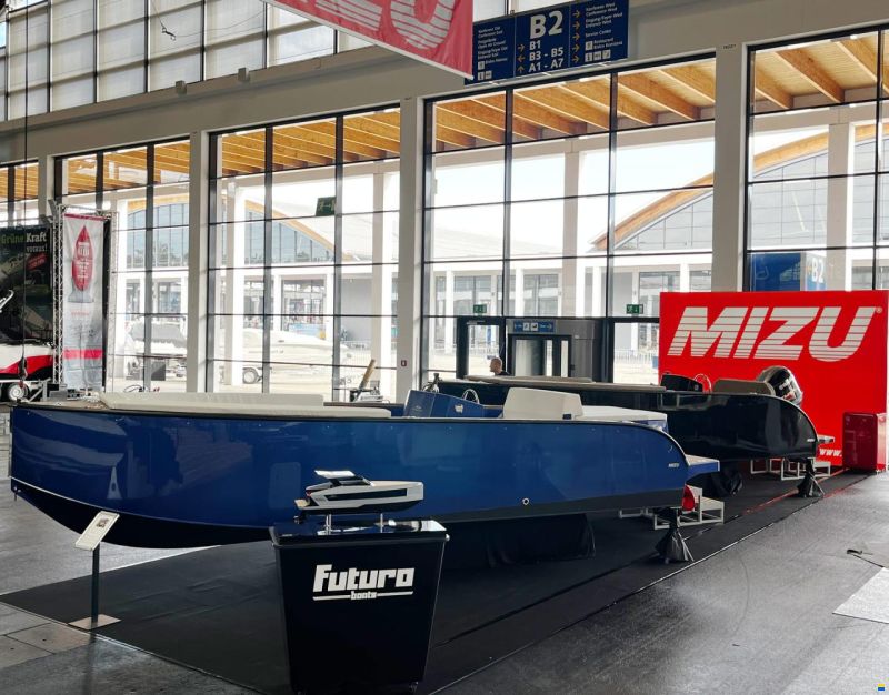 Futuro ZX22 mit Bodenseezulassung 200 PS Merc